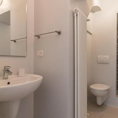 Delle Rose - * מנאג'יו