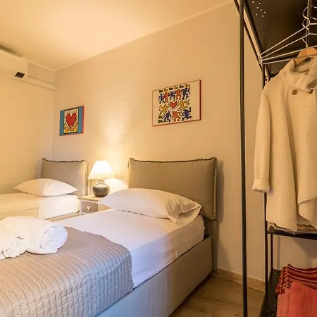 Delle Rose - מנאג'יו